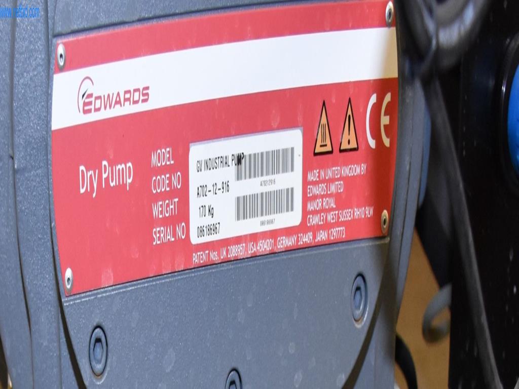 Extensive stocks of vacuum pumps, measuring devices, spare parts and accessories-7