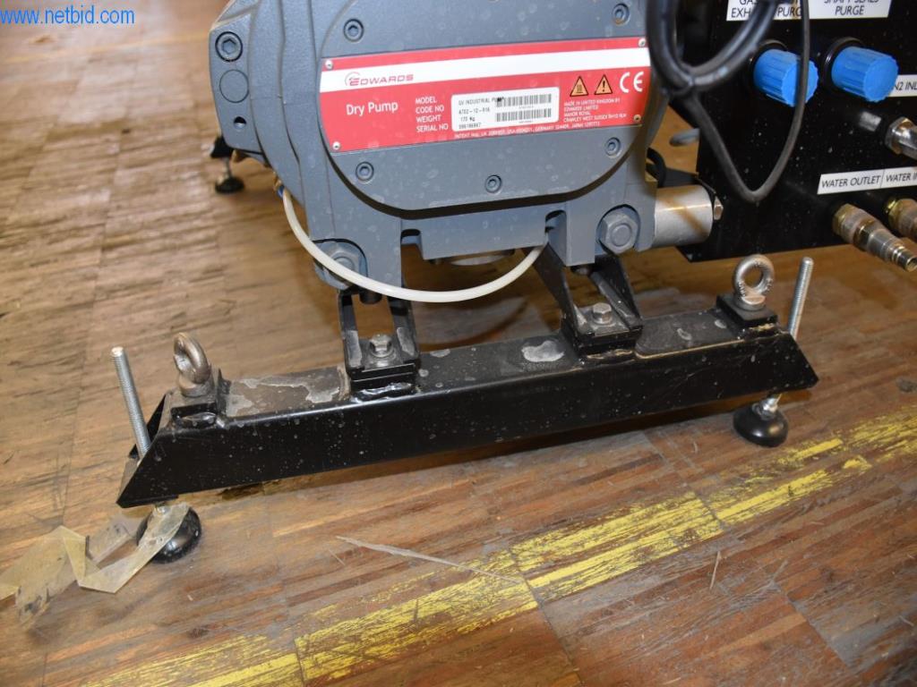 Extensive stocks of vacuum pumps, measuring devices, spare parts and accessories-8