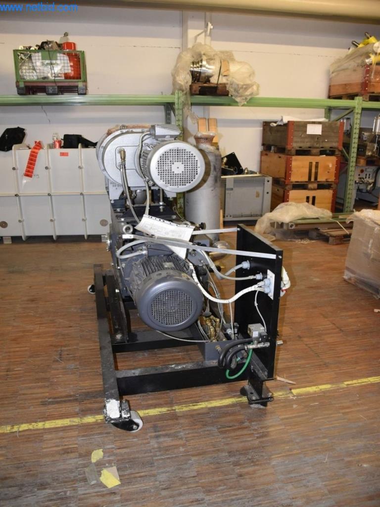 Umfangreiche Bestände an Vakuumpumpen, Meßgeräten, Ersatzteilen und Zubehör-8
