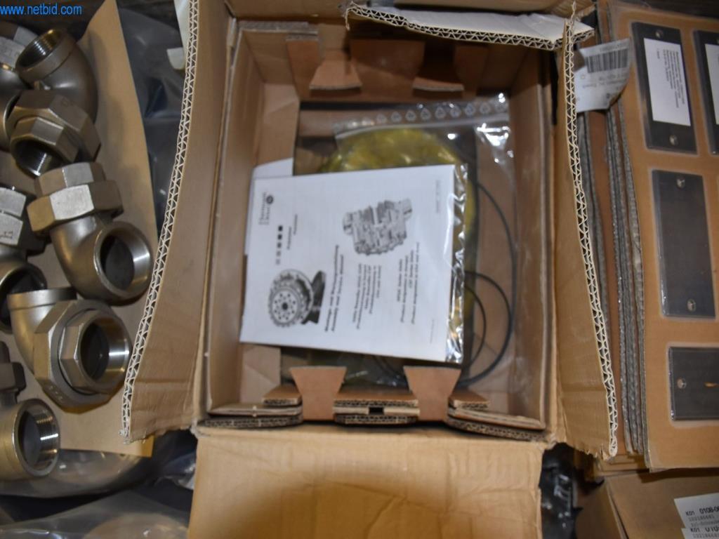 Amplias existencias de bombas de vacío, dispositivos de medición, piezas de repuesto y accesorios-10