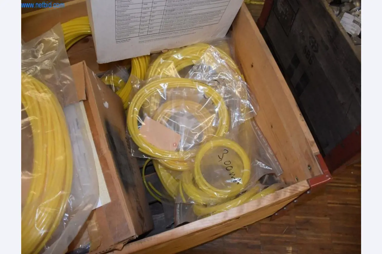 Amplias existencias de bombas de vacío, dispositivos de medición, piezas de repuesto y accesorios-15