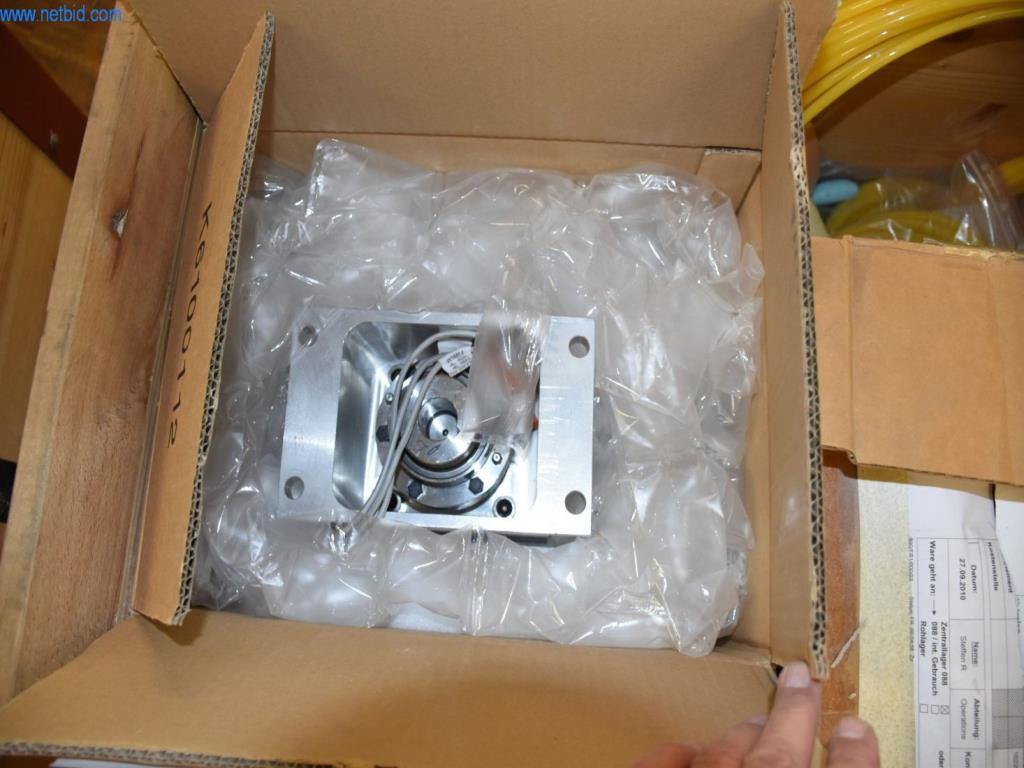 Amplias existencias de bombas de vacío, dispositivos de medición, piezas de repuesto y accesorios-4