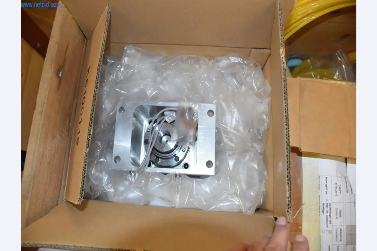 Amplias existencias de bombas de vacío, dispositivos de medición, piezas de repuesto y accesorios-4