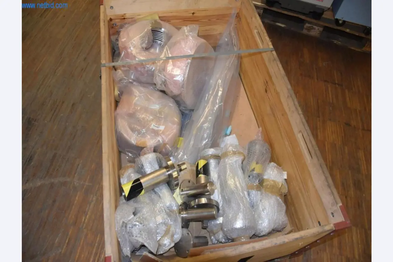 Amplias existencias de bombas de vacío, dispositivos de medición, piezas de repuesto y accesorios-5