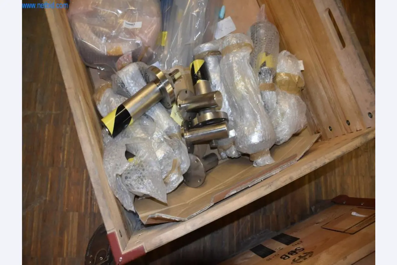 Amplias existencias de bombas de vacío, dispositivos de medición, piezas de repuesto y accesorios-6