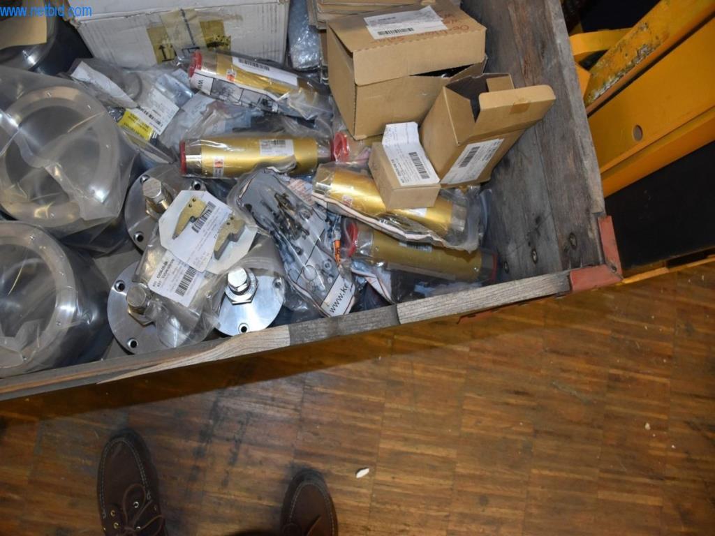 Amplias existencias de bombas de vacío, dispositivos de medición, piezas de repuesto y accesorios-8