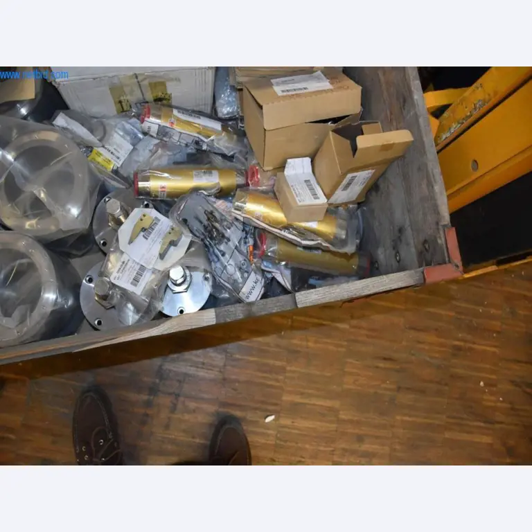 Amplias existencias de bombas de vacío, dispositivos de medición, piezas de repuesto y accesorios-8