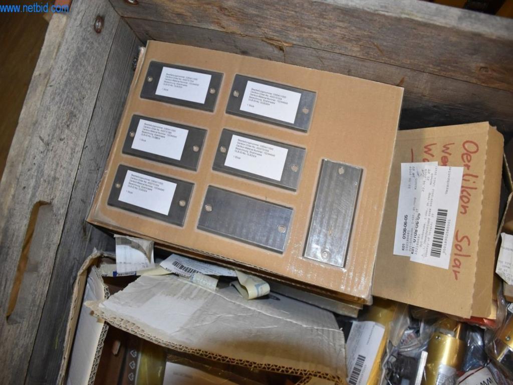 Amplias existencias de bombas de vacío, dispositivos de medición, piezas de repuesto y accesorios-9