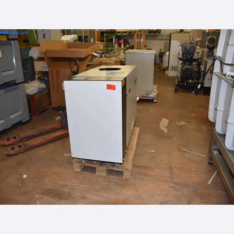 Bogate zapasy pomp próżniowych, urządzeń pomiarowych, części zamiennych i akcesoriów-1