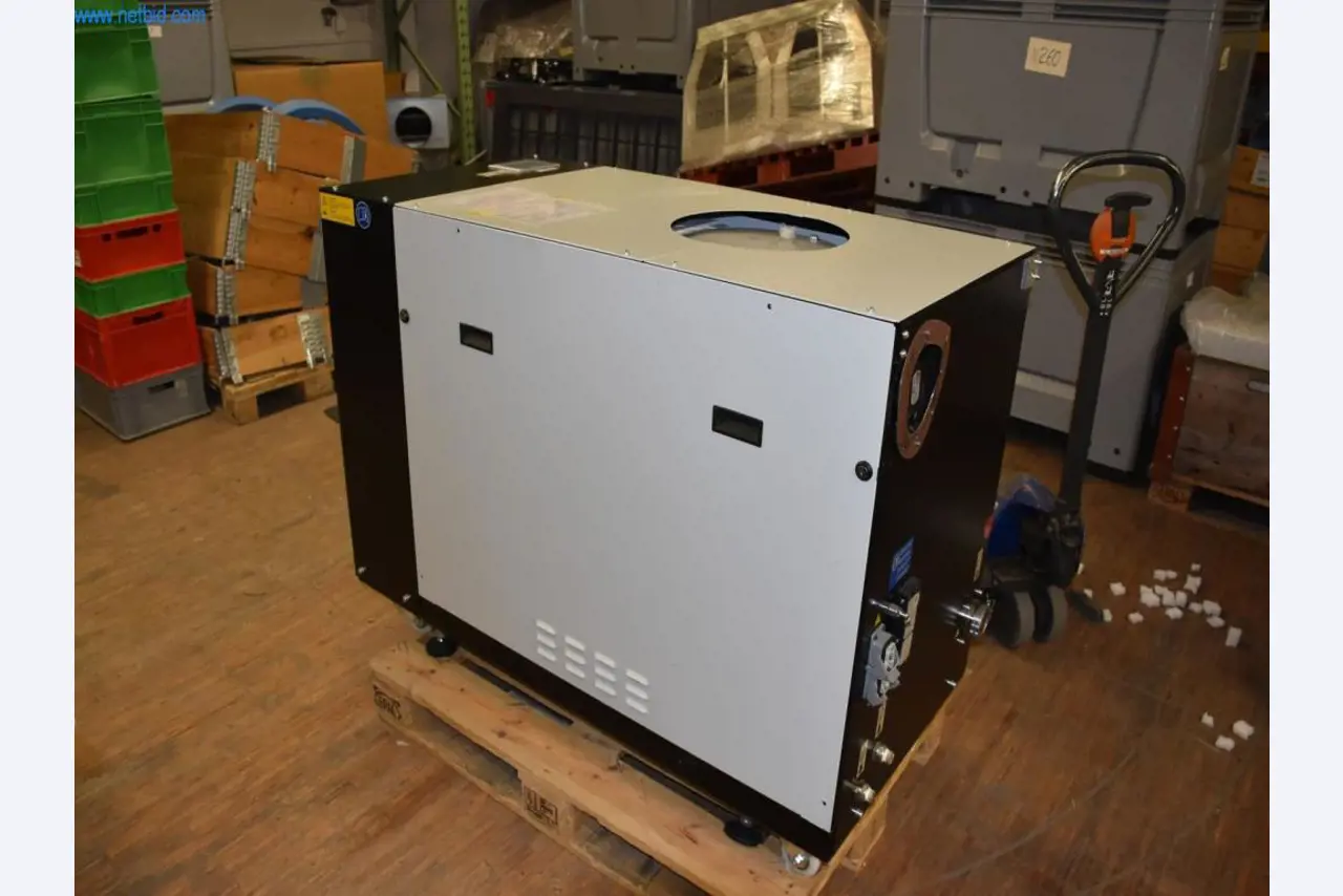 Bogate zapasy pomp próżniowych, urządzeń pomiarowych, części zamiennych i akcesoriów-2