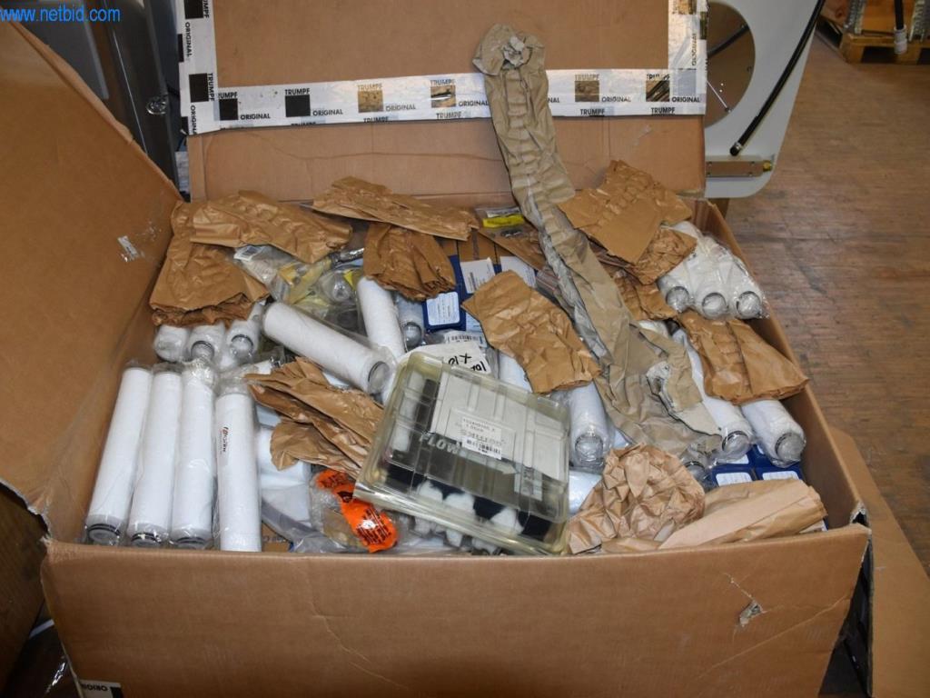 Umfangreiche Bestände an Vakuumpumpen, Meßgeräten, Ersatzteilen und Zubehör-4