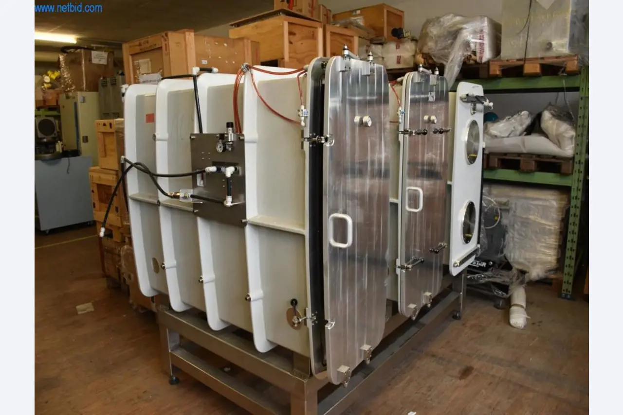 Rozsáhlé zásoby vývěv, měřicích přístrojů, náhradních dílů a příslušenství-2