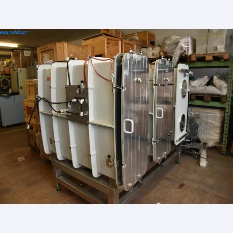 Rozsáhlé zásoby vývěv, měřicích přístrojů, náhradních dílů a příslušenství-2