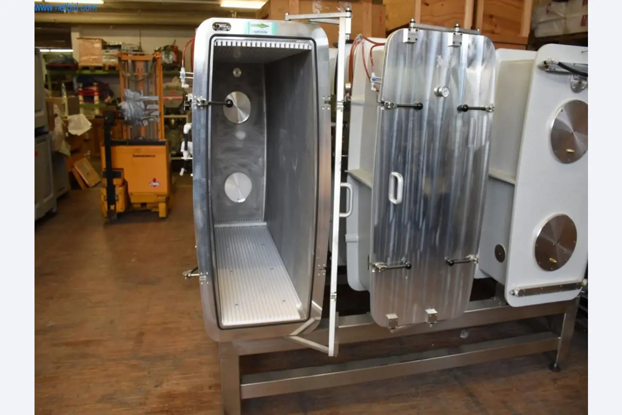 Rozsáhlé zásoby vývěv, měřicích přístrojů, náhradních dílů a příslušenství-3