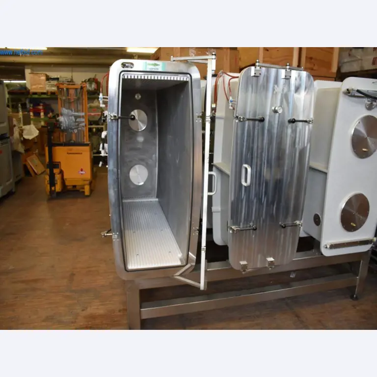 Rozsáhlé zásoby vývěv, měřicích přístrojů, náhradních dílů a příslušenství-3