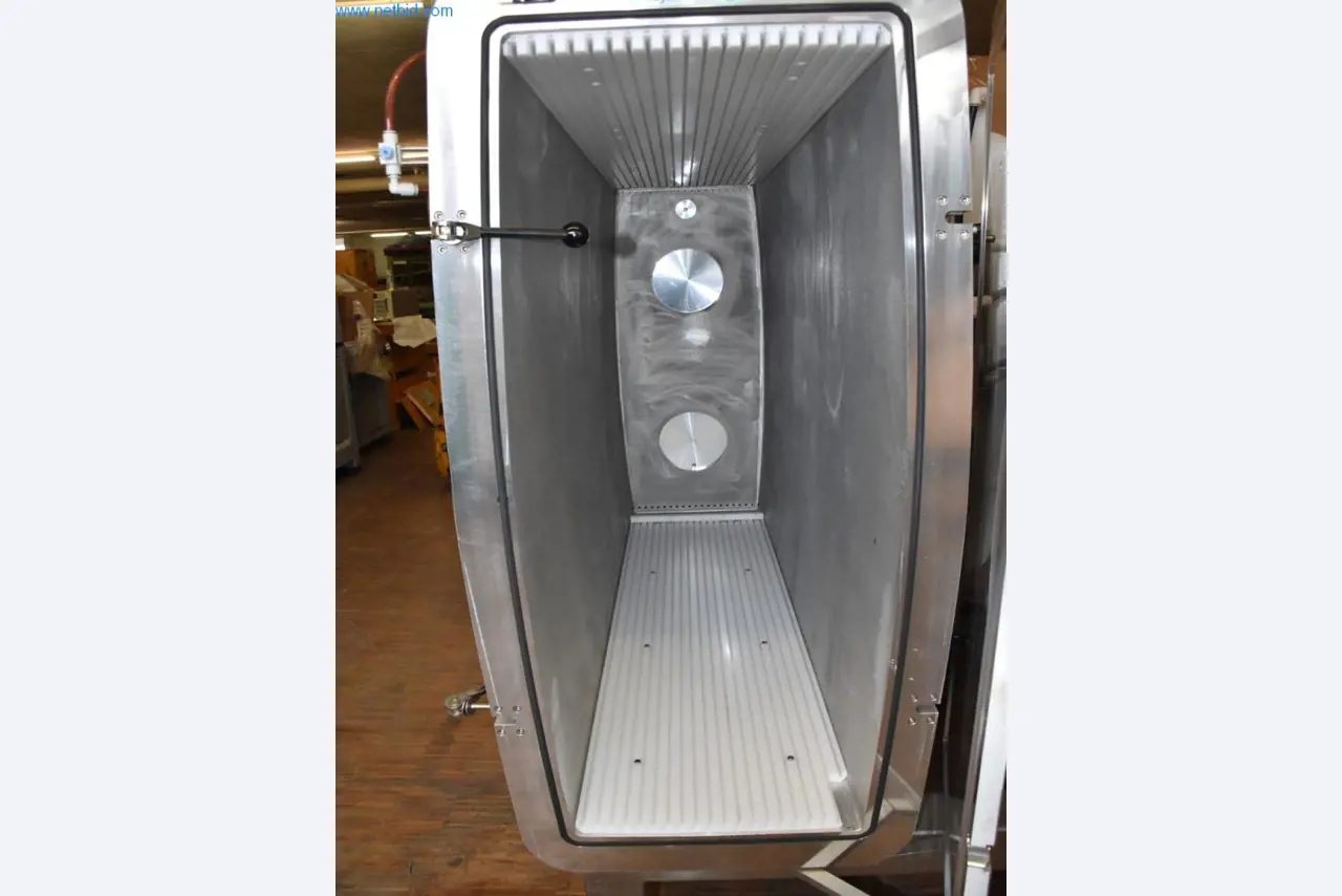 Rozsáhlé zásoby vývěv, měřicích přístrojů, náhradních dílů a příslušenství-4