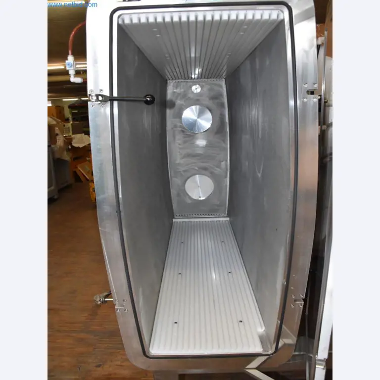 Rozsáhlé zásoby vývěv, měřicích přístrojů, náhradních dílů a příslušenství-4