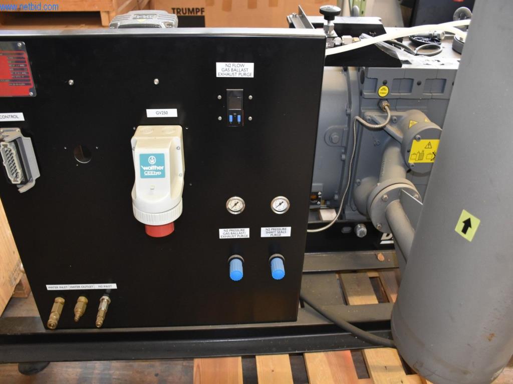 Umfangreiche Bestände an Vakuumpumpen, Meßgeräten, Ersatzteilen und Zubehör-4