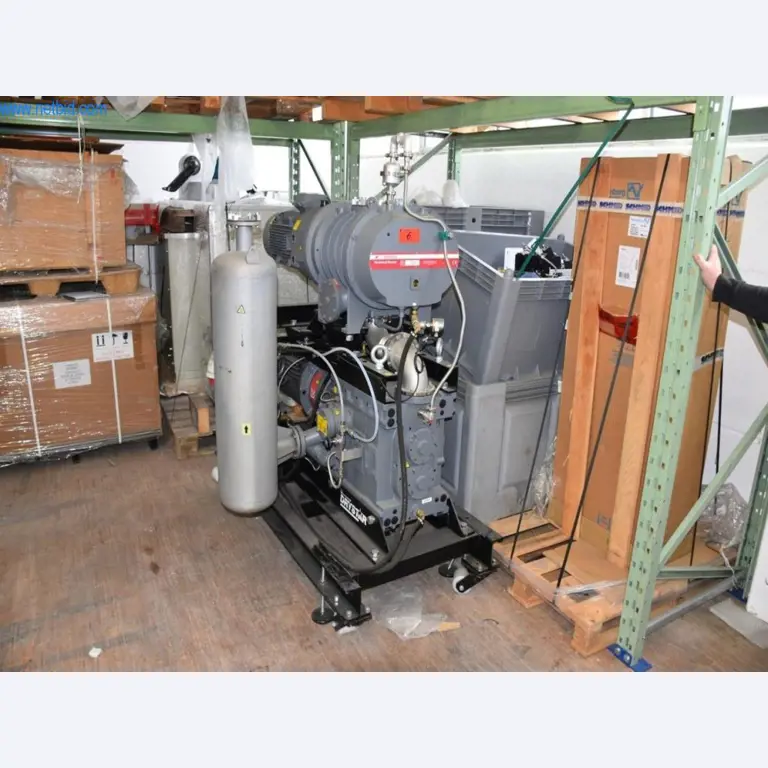 Vaste stock de pompes à vide, d'appareils de mesure, de pièces de rechange et d'accessoires-2