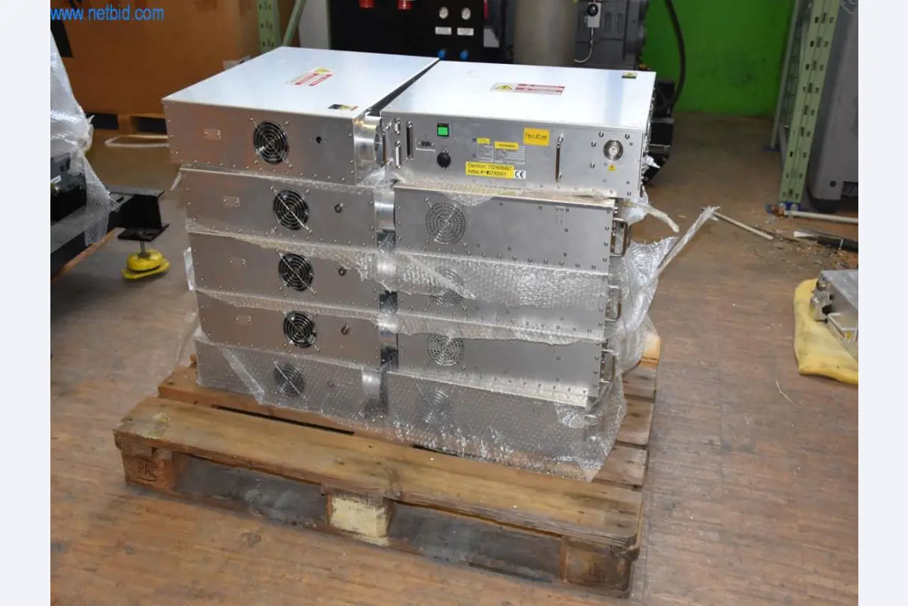 Rozsáhlé zásoby vývěv, měřicích přístrojů, náhradních dílů a příslušenství-1