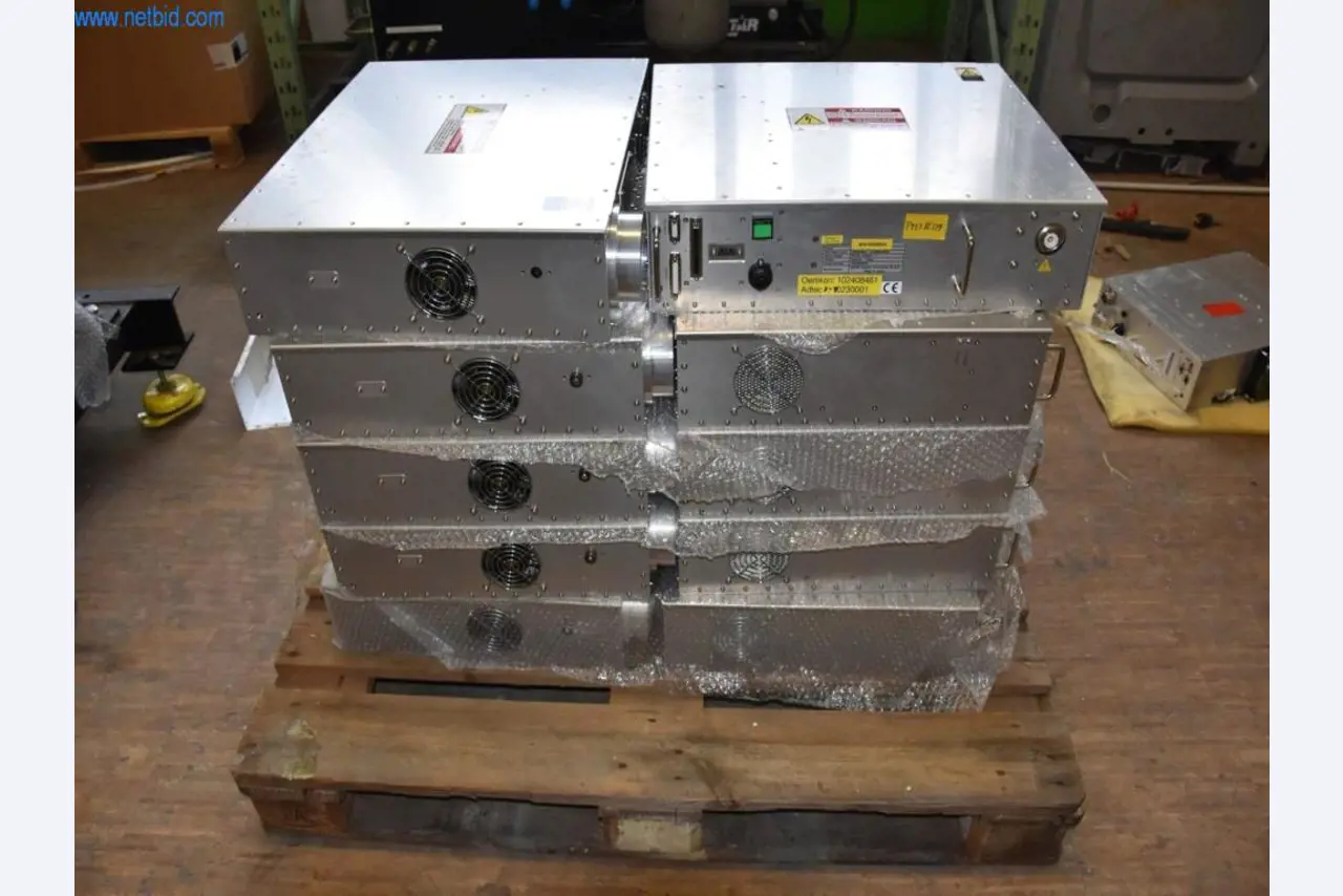 Rozsáhlé zásoby vývěv, měřicích přístrojů, náhradních dílů a příslušenství-6