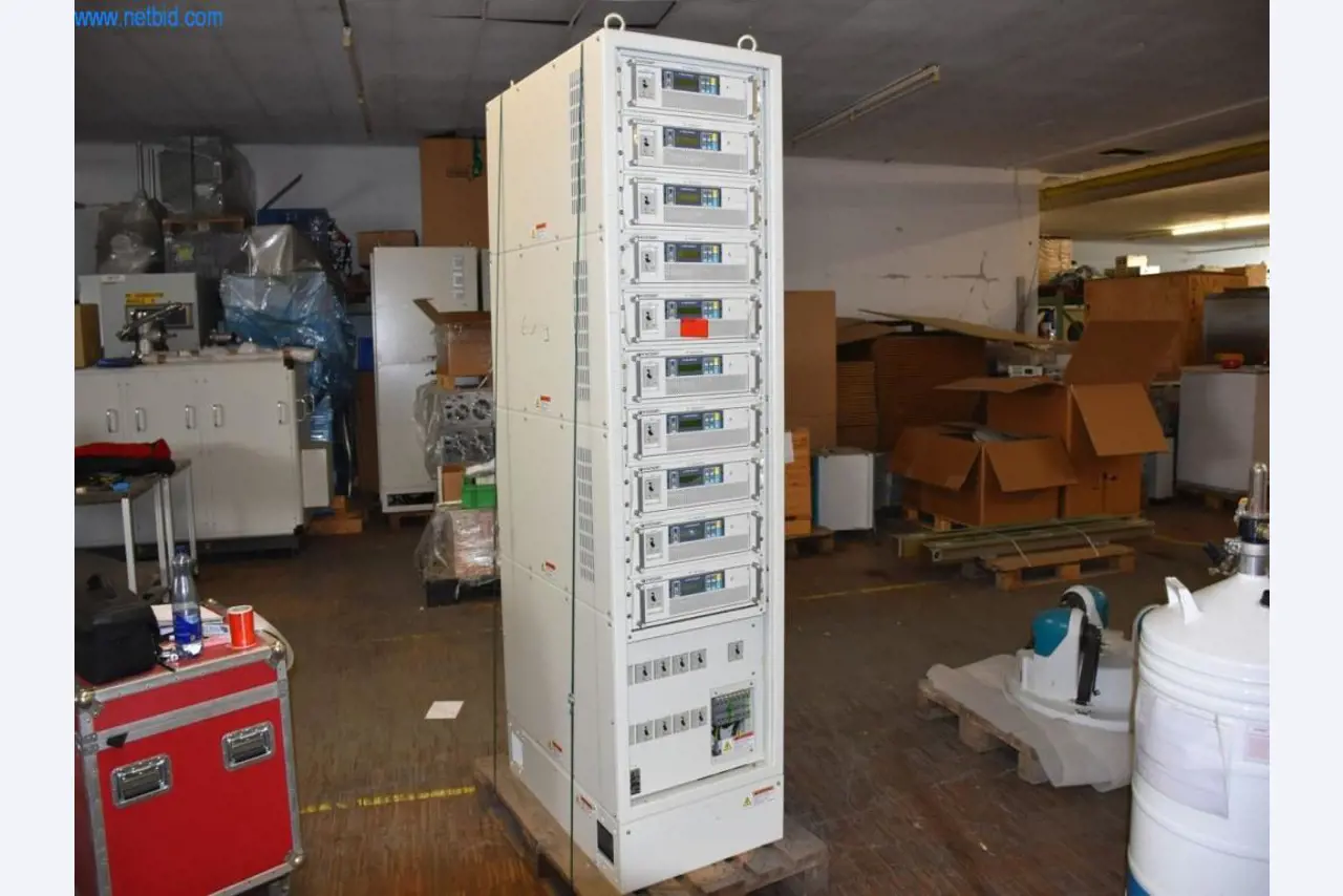 Vaste stock de pompes à vide, d'appareils de mesure, de pièces de rechange et d'accessoires-1