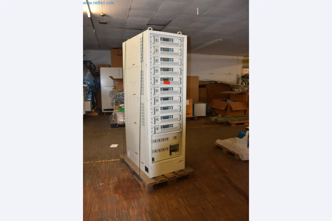 Vaste stock de pompes à vide, d'appareils de mesure, de pièces de rechange et d'accessoires-2