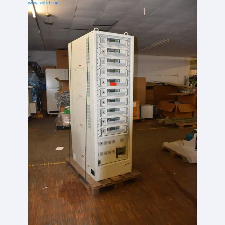 Vaste stock de pompes à vide, d'appareils de mesure, de pièces de rechange et d'accessoires-2