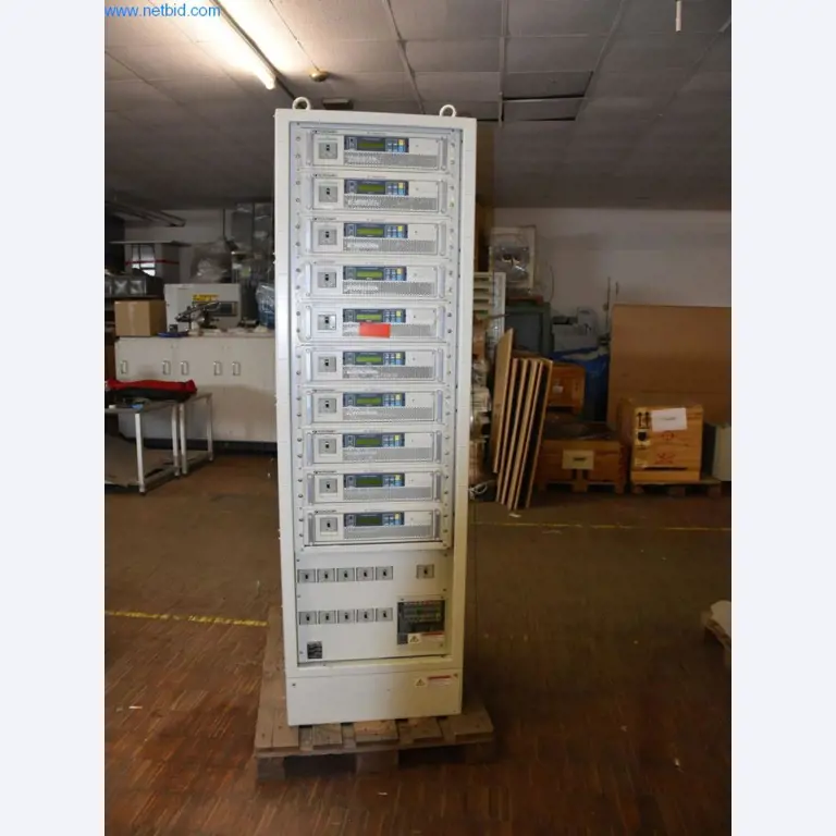 Vaste stock de pompes à vide, d'appareils de mesure, de pièces de rechange et d'accessoires-3