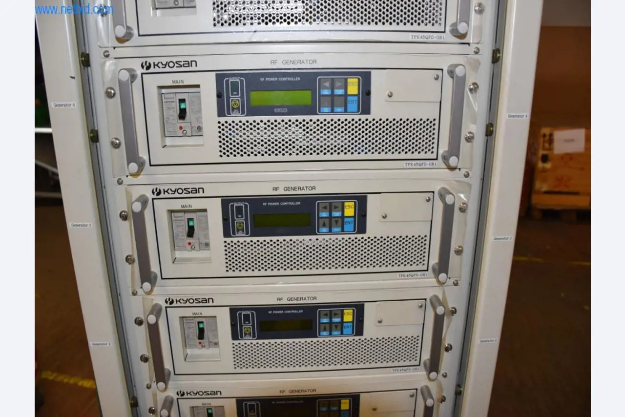 Vaste stock de pompes à vide, d'appareils de mesure, de pièces de rechange et d'accessoires-4