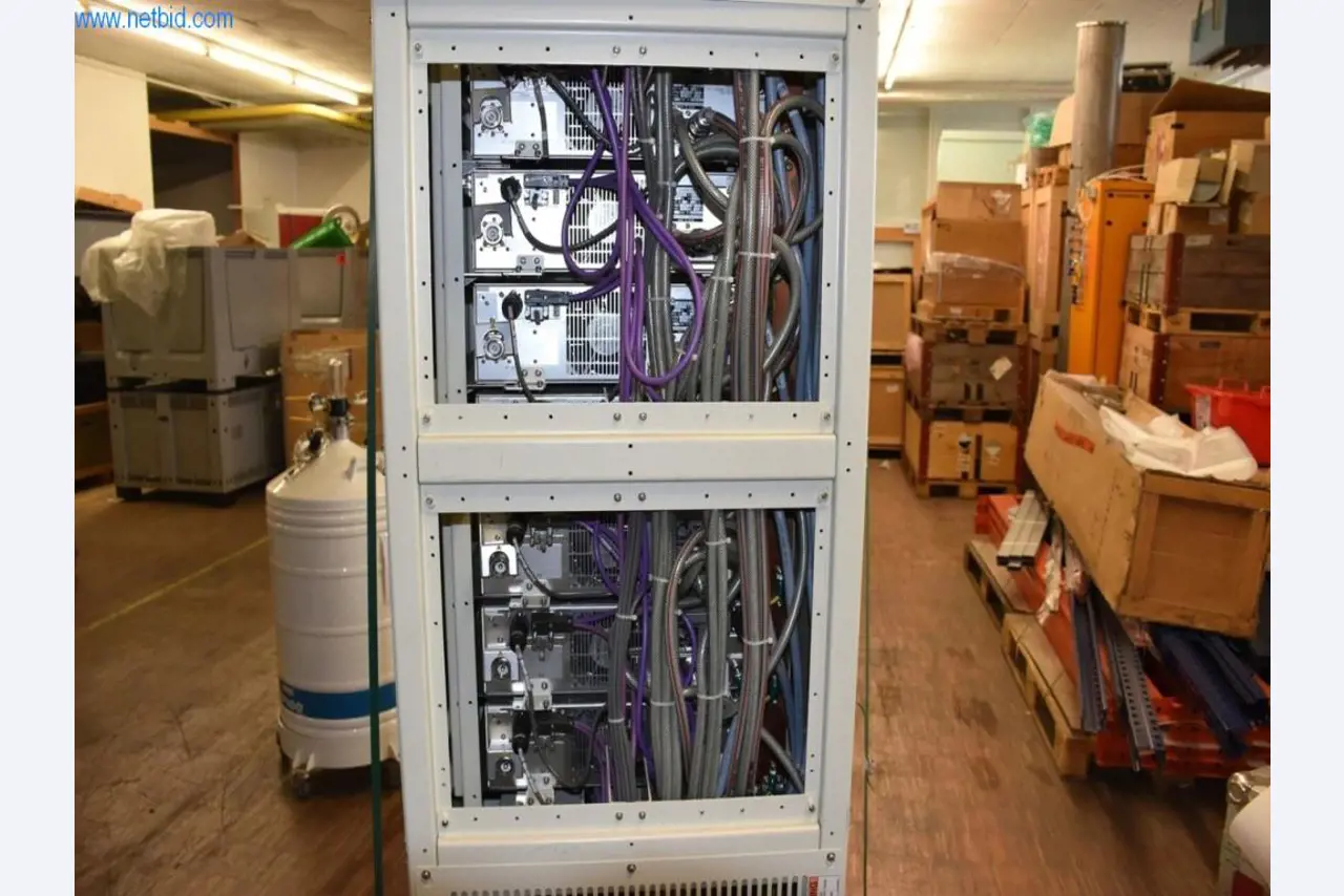 Vaste stock de pompes à vide, d'appareils de mesure, de pièces de rechange et d'accessoires-8