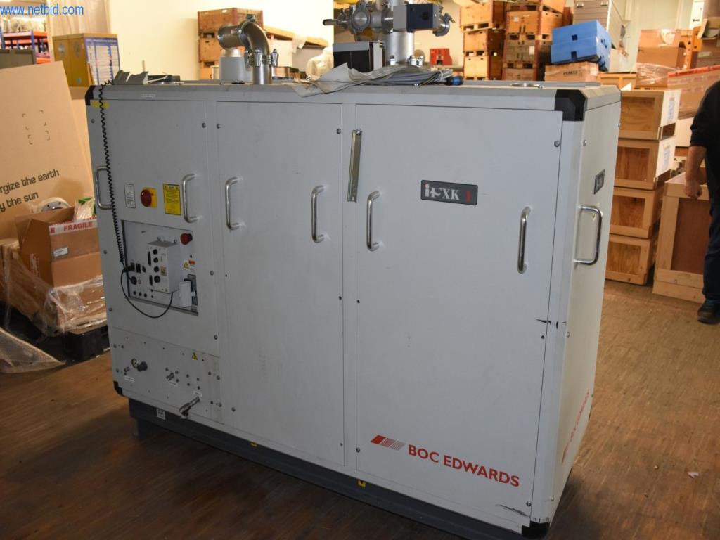 Umfangreiche Bestände an Vakuumpumpen, Meßgeräten, Ersatzteilen und Zubehör-2