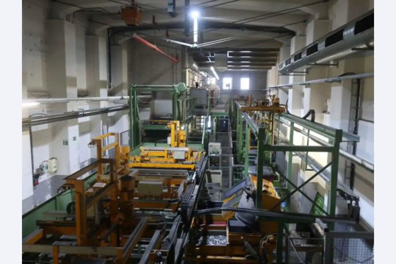 Máquinas del sector de la tecnología de conformado-6