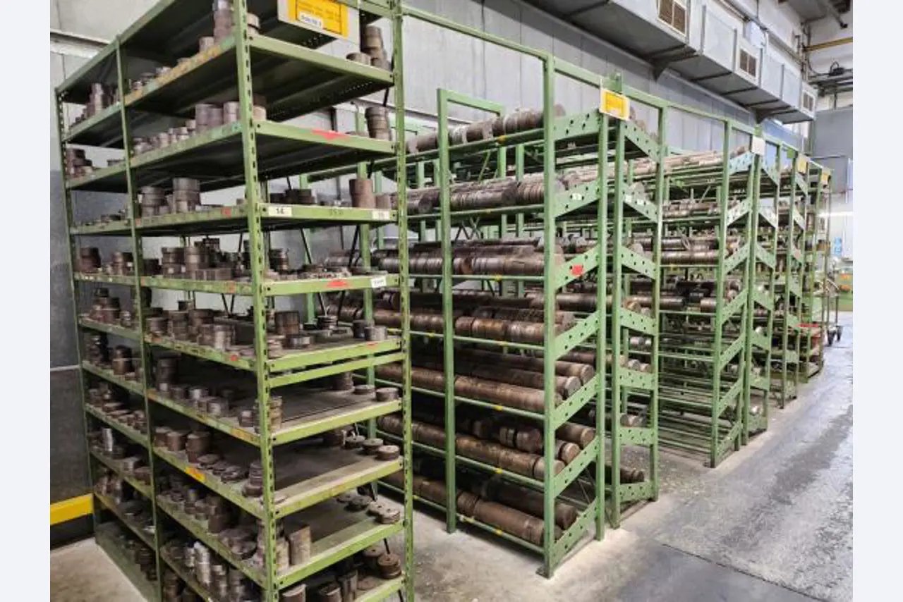 Machine tool sets for multi-stage presses-2