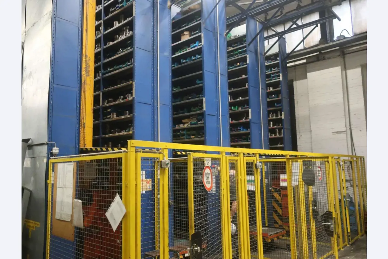 Machine tool sets for multi-stage presses-1