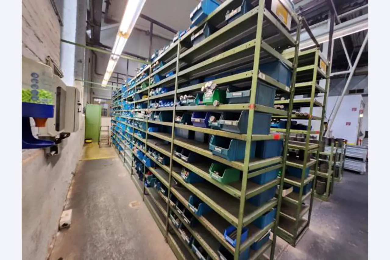 Machine tool sets for multi-stage presses-7