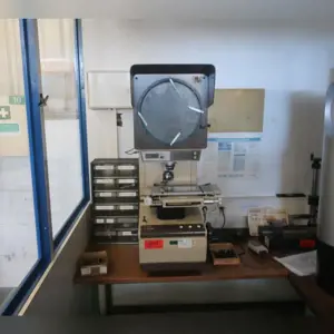 Profilprojektor Mitutoyo PJ300