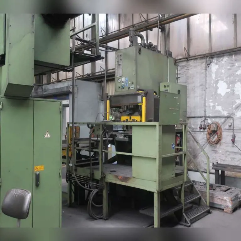 hydraulische Abgratpresse