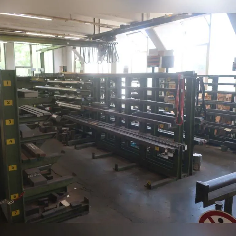 9 Kragarmregale (spätere Freigabe)