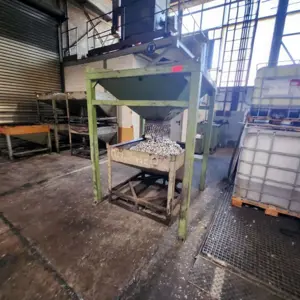 Wertstoff-Schütttrichter