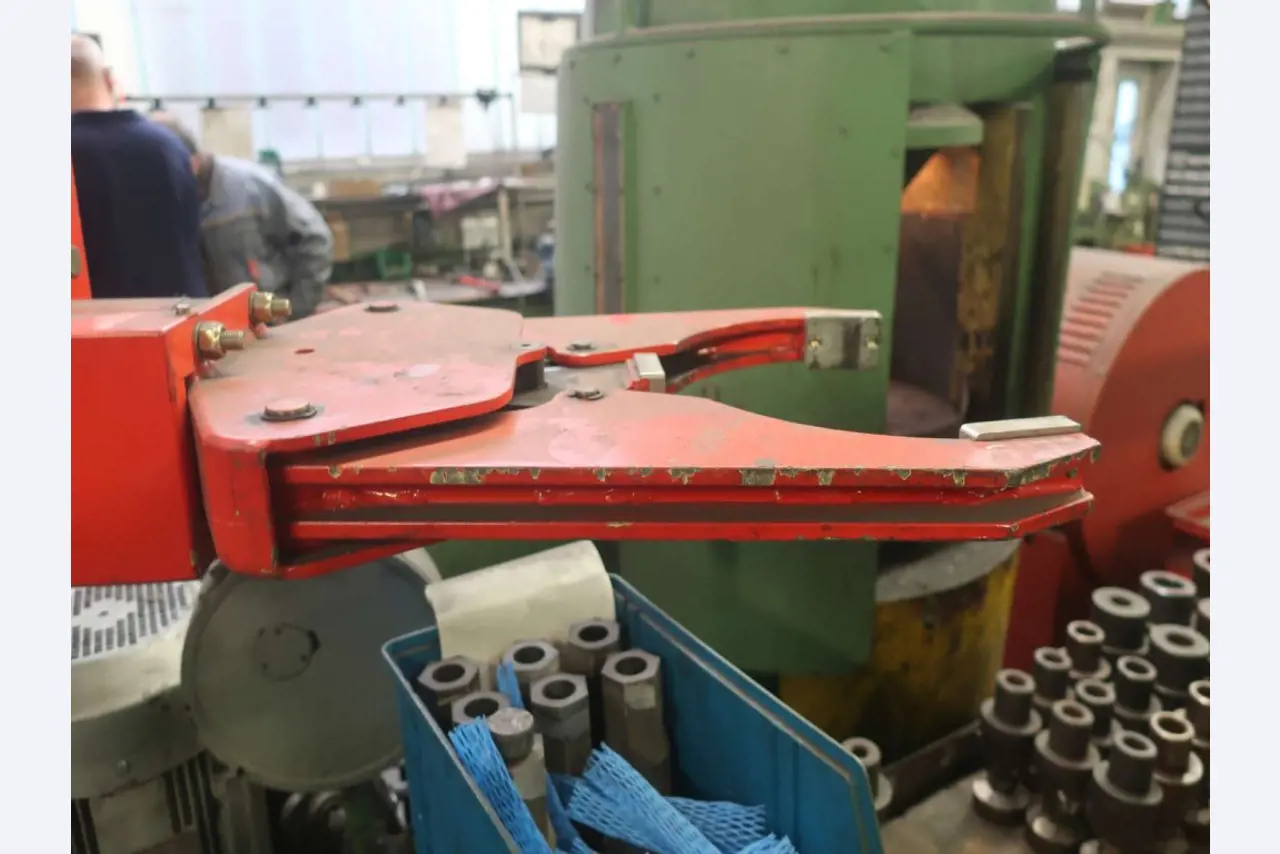 Máquinas del sector de la tecnología de conformado-3