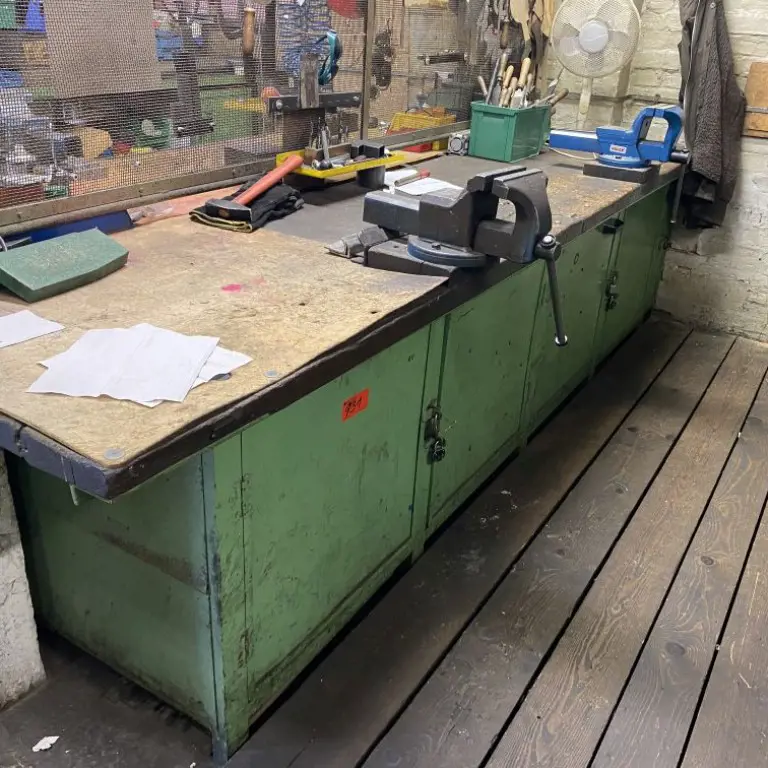 Werkbankzeile (spätere Freigabe)