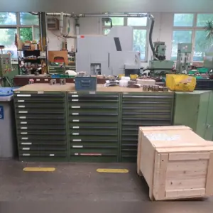 7 Teleskopschubladenschränke