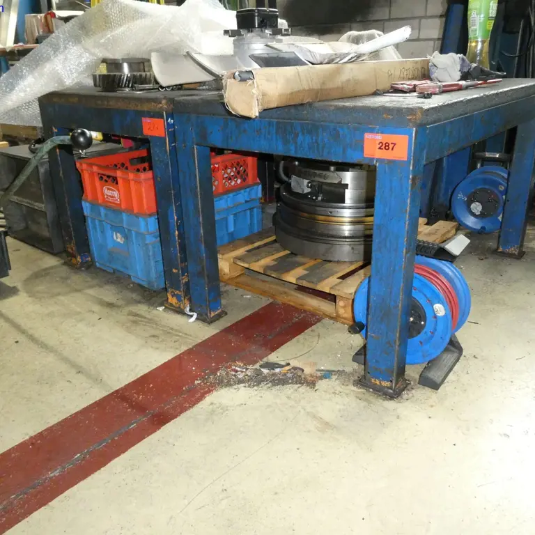 2 Heavy-duty assembly tables