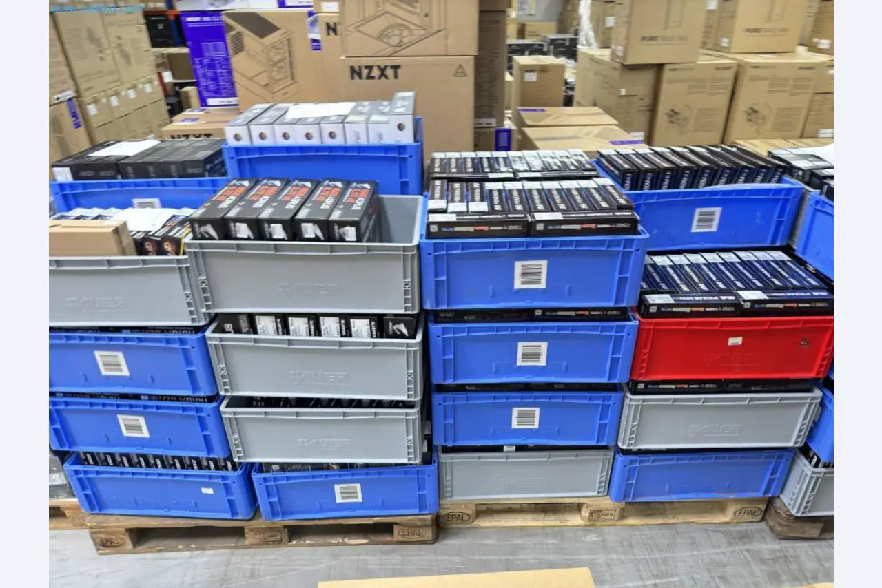 Complete voorraad computeronderdelen-24