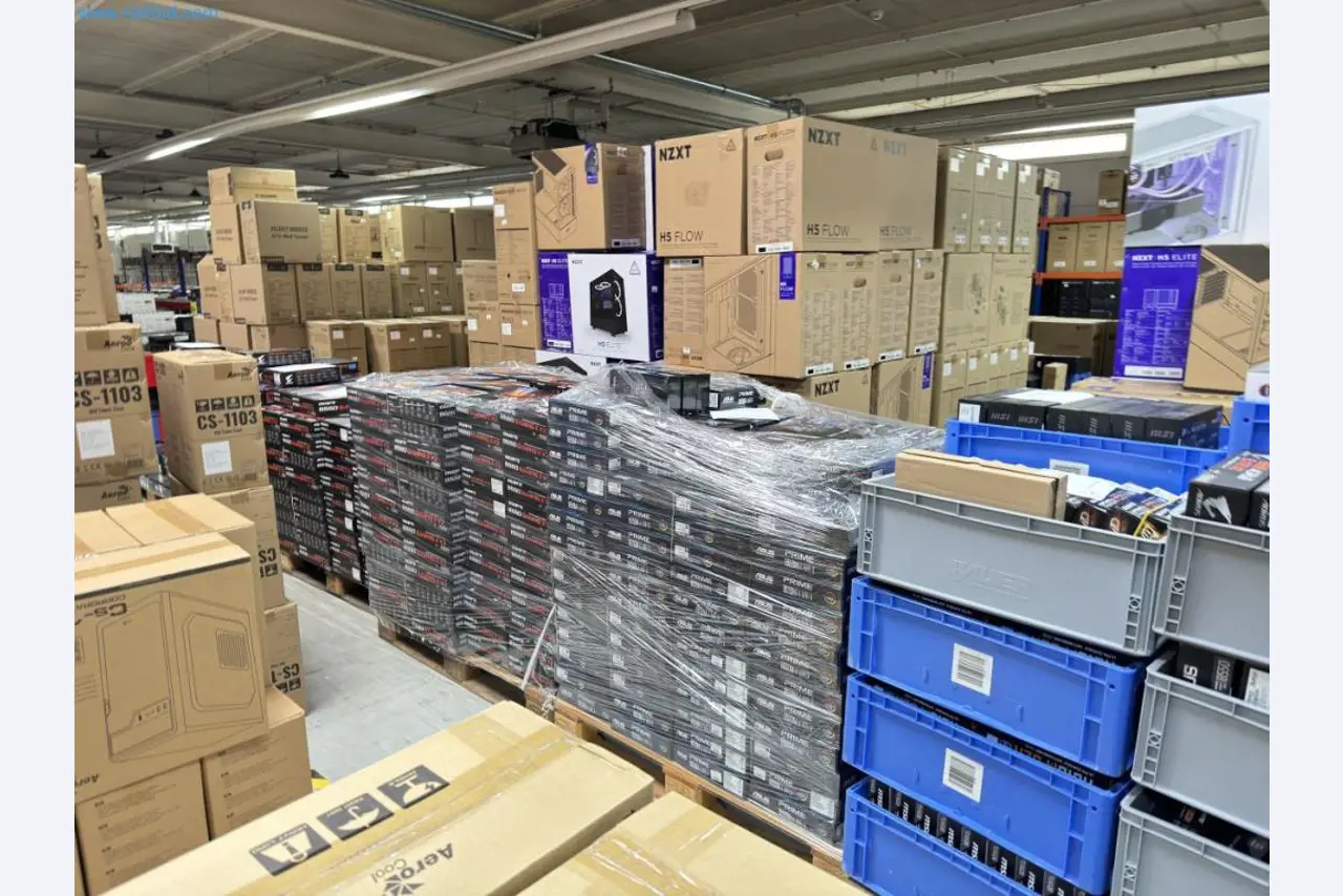 Complete voorraad computeronderdelen-25
