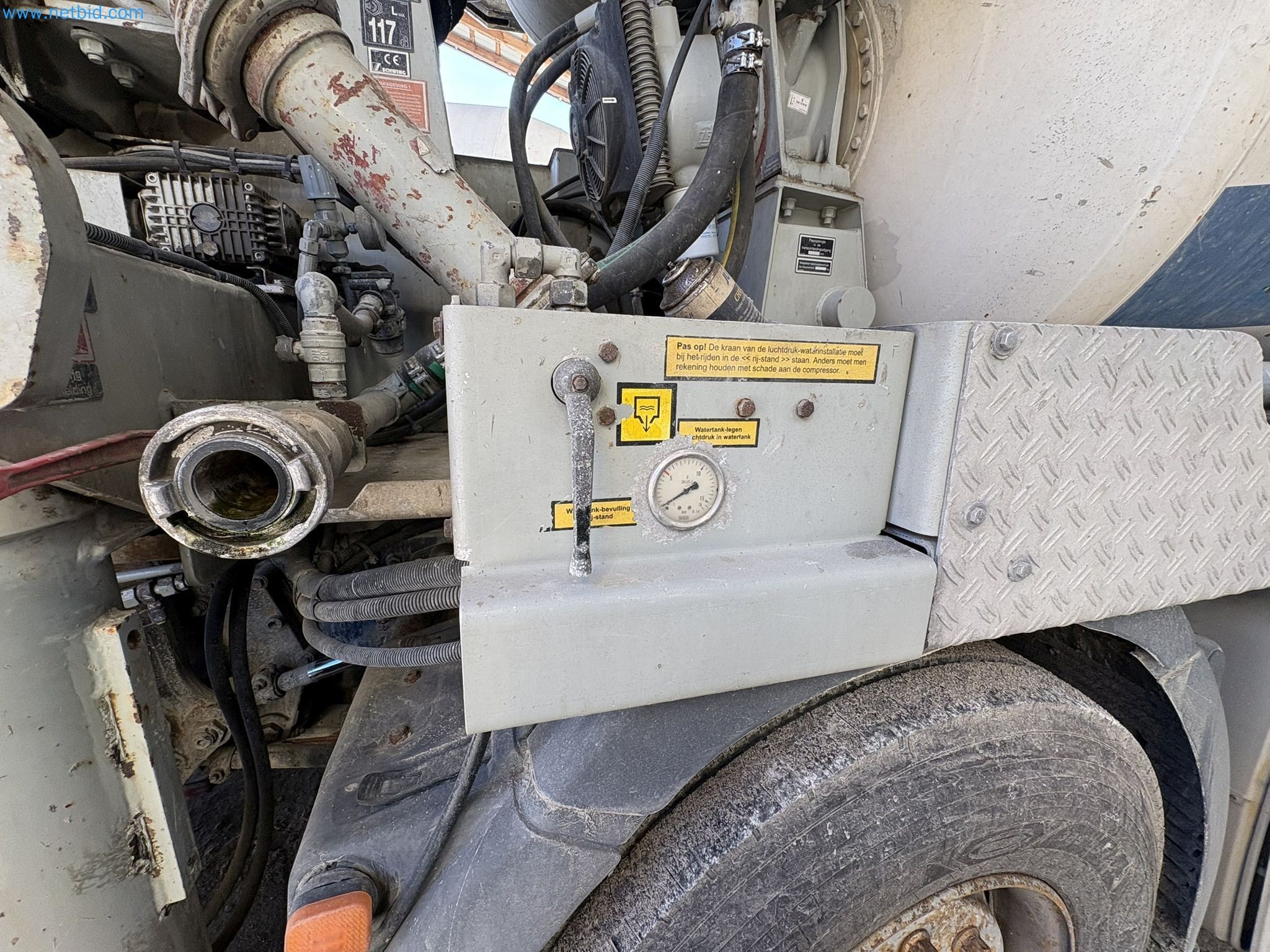 Mešalnik betona s črpalko-25