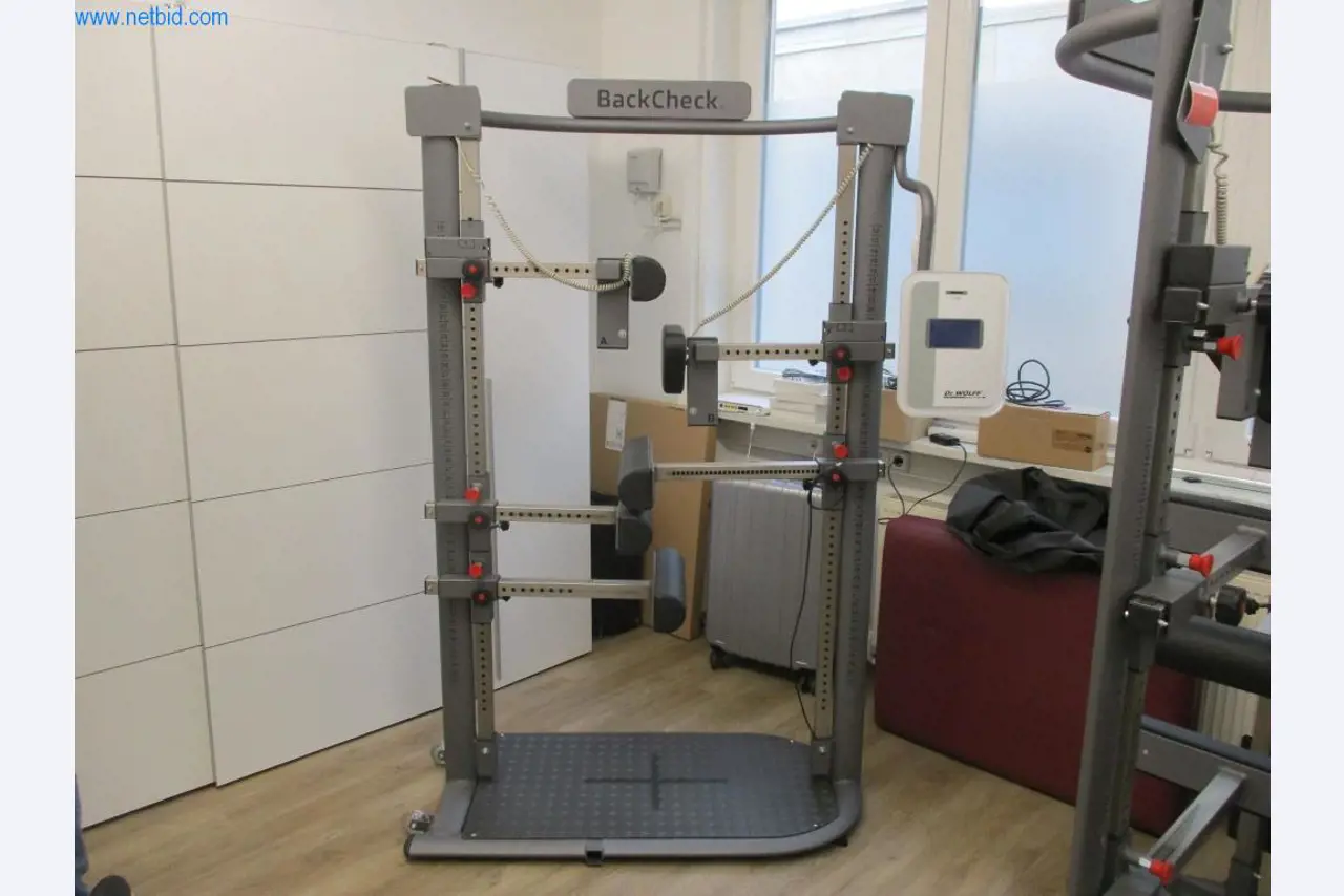 Dispositivos de rastreio de check-up de uma empresa de fitness-1
