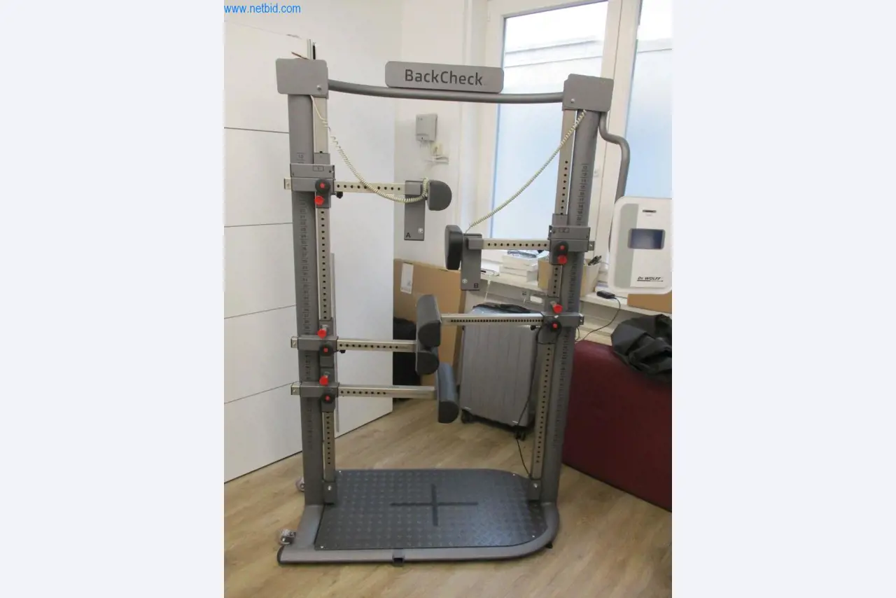 Dispositivos de rastreio de check-up de uma empresa de fitness-3
