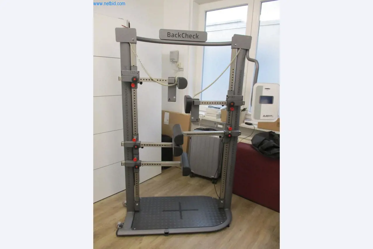 Dispositivos de rastreio de check-up de uma empresa de fitness-3